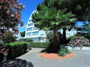 Bel appartement 2 pièces avec loggia vitrée, au calme, proche plage et commerces, parking inclus - FR-1-328-237